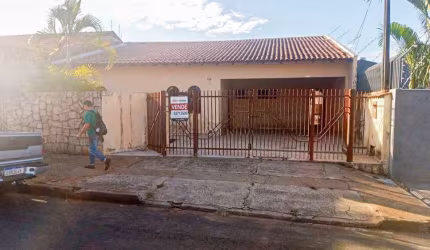 Casa com 3 quartos à venda na João Ribeiro, --, Coliseu, Londrina por R$ 500.000