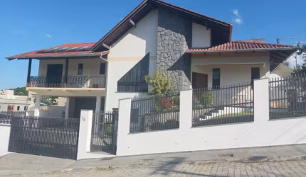 Casa com 4 quartos à venda na Rua Renato de Barba, 75, Velha, Blumenau, 398 m2 por R$ 1.500.000