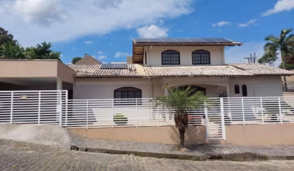 Casa com 4 quartos à venda na Rua Ursa Maior, 664, Escola Agrícola, Blumenau, 242 m2 por R$ 950.000