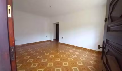 Casa à Venda com 180m², 3 dormitórios, 1 suíte, 2 salas e 2 vagas!!!