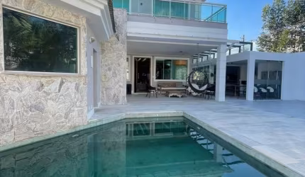 Linda casa a venda no Condomínio Parc des Palmiers no final do Recreio início da Barra  com 4 suítes, sala 3 ambientes em um terreno de 800m² !