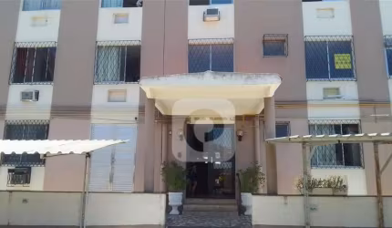 Encantado.  Rua Pompilio de Albuquerque .1 quarto com vaga Prédio extremamente bem cuidado