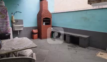 Casa térrea impecável na Tijuca  próximo ao Metrô, pronta para você! Com 3 quartos,  1 vaga