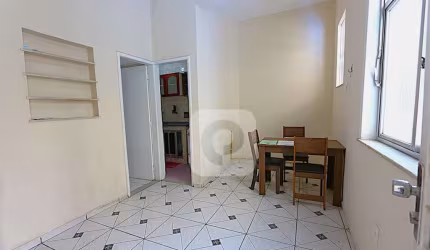 Barão de Mesquita junto ao SESC Tijuca. Quarto e sala  térreo com pequena área descoberta.