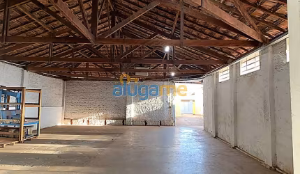 Aluguel de Espaçoso Galpão Comercial no Centro da Cidade