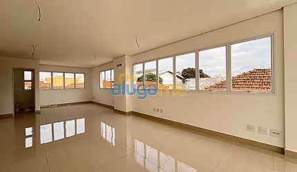 Sala comercial no condomínio Booz Concept, com 66 m² e 01 vaga, com elevador.