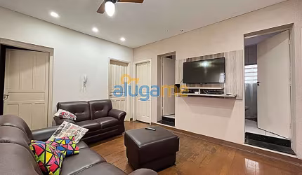 Casa comercial a 50 metros da Avenida Bady Bassitt, com 07 salas e 4 banheiros.