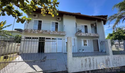 Casa com 4 dormitórios à venda, 200 m² por R$ 1.600.000 - Daniela - Florianópolis/SC