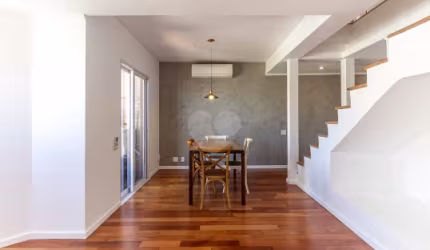 Apartamento 2 dormitórios reformado e iluminado em Pinheiros