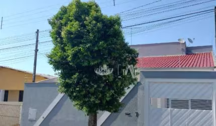 Casa com 3 quartos, 174 m² - venda por R$ 750.000 ou aluguel por R$ 3.700/mês - Conjunto Habitacional Alexandre Urbanas - Londrina/PR