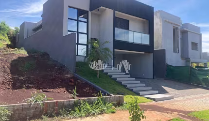 Casa com 3 quartos à venda, 149 m² por R$ 1.350.000 - Condomínio Parque Tauá - Araguarí - Londrina/PR