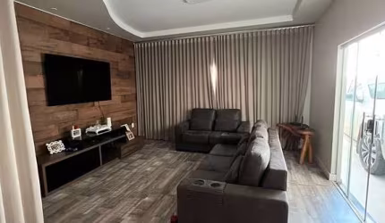Casa com 3 quartos à venda em Laranjeiras, Uberlândia  por R$ 700.000
