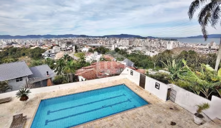 Excelente Casa em Condomínio Fechado no Bosque das Mansões