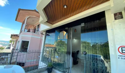 Sala Comercial à venda, no Bairro Praia Comprida, São José-SC, com , sendo , com 1 vaga