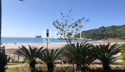 Casa em condomínio pé na areia