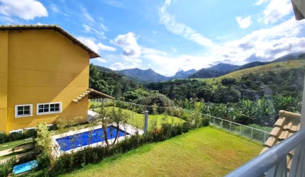 Casa à Venda no Vivre Itaipava Residence | 4 Suítes, Varanda Gourmet, Lareira