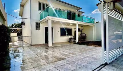 Linda Casa com 3 dormitórios à venda no Conjunto Petros, 360 m² por R$ 990.000 - Aleixo - Manaus/AM