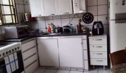Casa para Venda em Uberlândia, Saraiva, 3 dormitórios, 1 suíte, 2 banheiros, 2 vagas