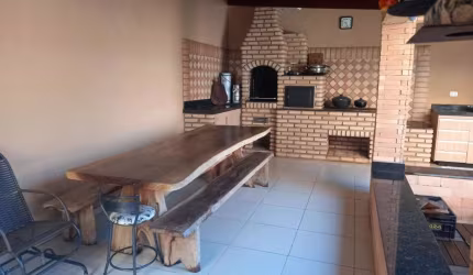 Casa para Venda em Uberlândia, Cidade Jardim, 4 dormitórios, 1 suíte, 1 banheiro, 2 vagas