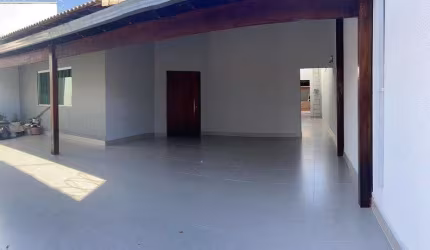 Casa para Venda em Uberlândia, Alto Umuarama, 3 dormitórios, 1 suíte, 1 banheiro, 3 vagas