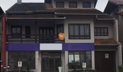 Casa com 3 quartos à venda no Iririú, Joinville  por R$ 1.800.000