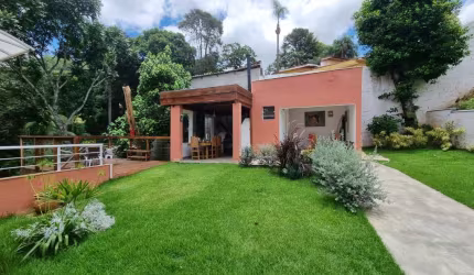 Belissima residencia a venda no condomínio Chacara do Rosário