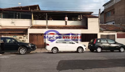 Casa 04 Dorm. em Centro  -  Macaé