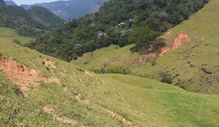 Sítio em Serra da Cruz  -  Macaé