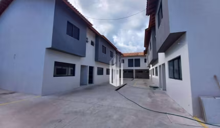 Sobrado com 2 dormitórios para alugar, 79 m² por R$ 2.600,00/mês - Cidade Jardim - Caraguatatuba/SP