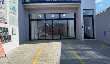 Prédio comercial no centro de Jarinu