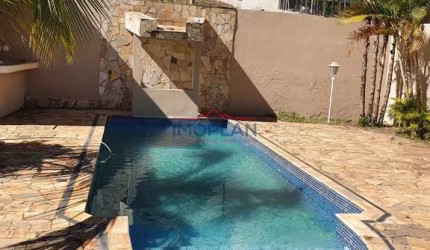Casa à venda em condomínio