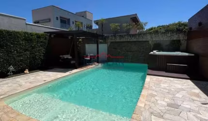 Sobrado com 3 Dormitórios 3 suítes com 280 m² piscina e churrasqueira em ótima l