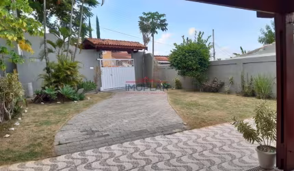 Linda casa com 3 Dormitórios. sendo 2 suites em uma ótima localização de Atibaia