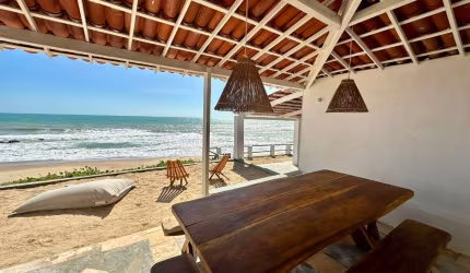 Vende - se Casa Frente Mar na Taiba Com Acesso Direto a Praia