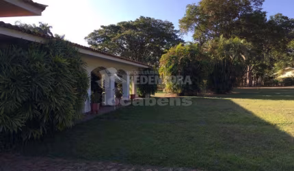 Casa em Condomínio Fechado na Zonal Sul, construída em Lote com mais de 3.747,58 m² e construção acima de 560 m² (dois lotes juntos)