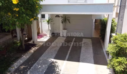 Green Village III - Casa em condomínio fechado em bom local, ZONA SUL, com boa área de lazer comum, com piscinas, salão de festas, playground, portaria com câmeras, fachada voltada para lado sombra, t