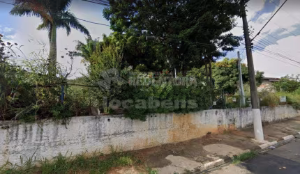 Vende área 1600 m²