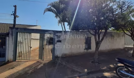 Vila Elmaz - Casa ampla com 5 dormitórios em rua tranquila e de fácil acesso ao restante da cidade