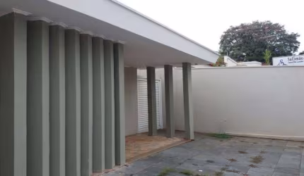 Casa a venda no bairro Vila Santa Cruz, com 03 dormitórios, sendo 01 tipo apartamento.