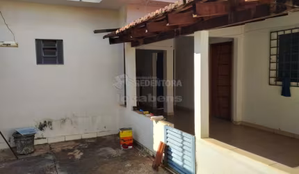 Casa no Jardim Nazareth com 2 dormitórios