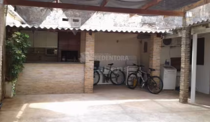 Casa e Galpão - De fundos na Boa Vista - Terreno de 277m²
