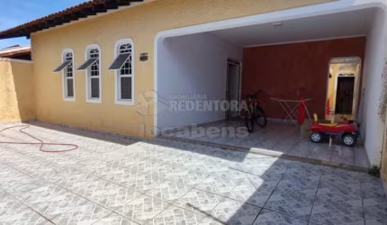 Casa Residencial  04 dormitórios - Jardim Caparroz