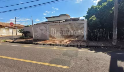 Tarraf II - casa com 3 dormitórios, sendo 1 suite, localização privilegiada, rua no meio do bairro, esquina
