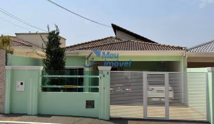 CASA 4 Quartos 3 Suítes 2  Vaga 400m² Armários Piscina aquecida Jardim