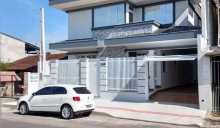 Sobrado com 4 dormitórios à venda, 228 m² por R$ 3.750.000,00 - Vila Real - Balneário Camboriú/SC