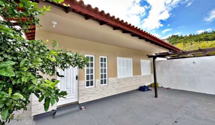 Casa à venda com 3 quartos , 48m² em Praia de Fora Palhoça