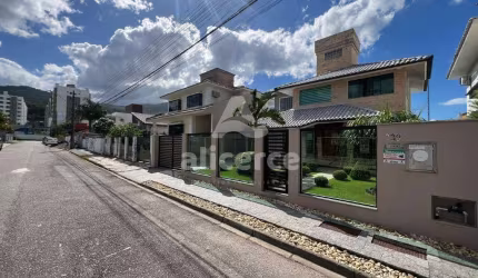 Casa à venda com 4 quartos 2 suítes, 193,46m² em Pedra Branca Palhoça
