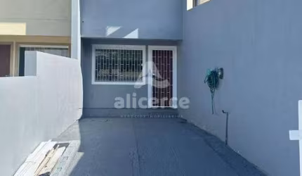 Sobrado à venda com 2 quartos , 68m² em Bela Vista Palhoça