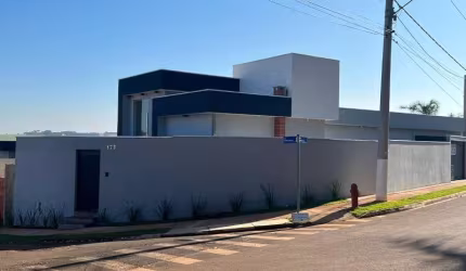 Linda casa à venda! Venha se encantar com esta incrível oportunidade de morar com conforto e qualidade.