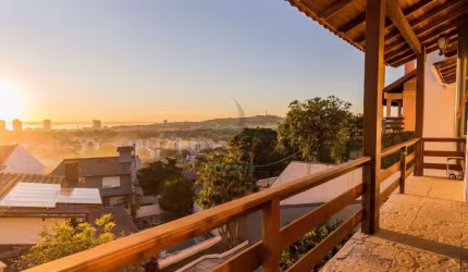 Casa com 4 quartos à venda na Rua Alcebíades Antônio dos Santos, 513, Nonoai, Porto Alegre por R$ 980.000